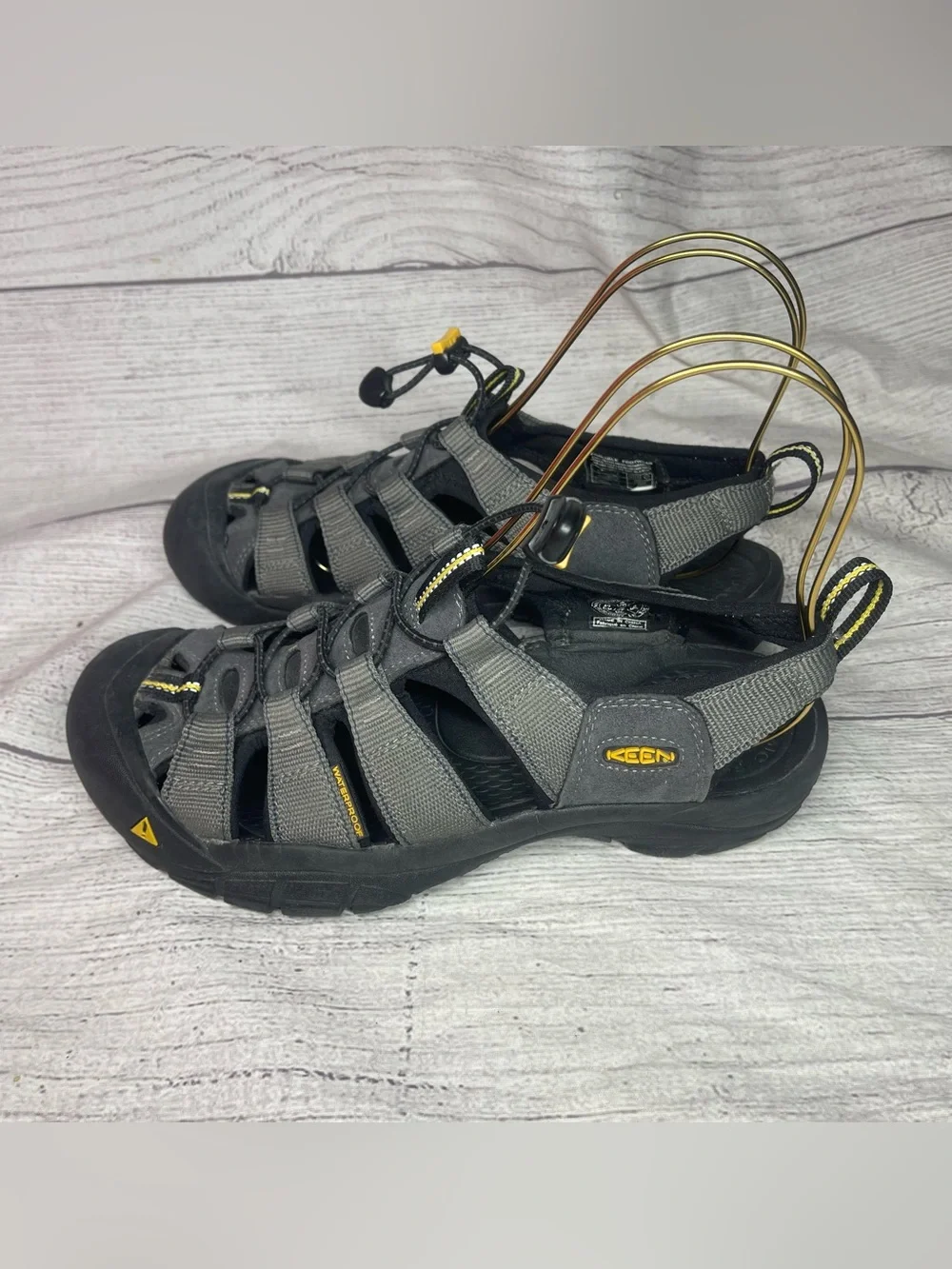 KEEN Men's 9 Newport H2 Hiking Outdoor Sandals